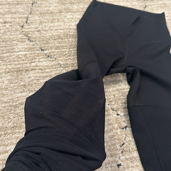 Lululemon mesh leggings size 4 - Picture 3 of 4